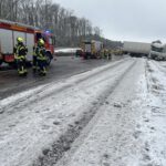 Einsatz: LKW im Straßengraben