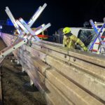 Leitern über die Autobahn-Leitplanke